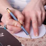 Carduri de Paște cu mâinile în diferitele tehnici de execuție