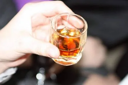 De ce se confruntă cu roșu de alcool și de ce să facă
