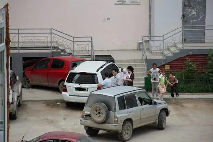 Măcinat auto în curte pentru a face