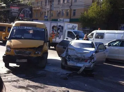 Implicat într-un accident în autobuz modul de a găsi microbuz de asigurare