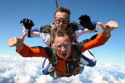 Parasutism in tandem cu un instructor, c altitudine de 4.000 de metri (tandem) Parașută salt în tandem cu un instructor, c înălțime de 4000 de metri