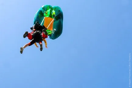 Parasutism in tandem cu un instructor, c altitudine de 4.000 de metri (parașutiști) Parașută salt în tandem cu un instructor, c înălțime de 4000 de metri