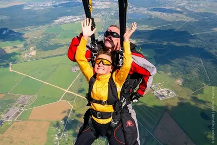 Parasutism in tandem cu un instructor, c altitudine de 4.000 de metri (tandem) Parașută salt în tandem cu un instructor, c înălțime de 4000 de metri