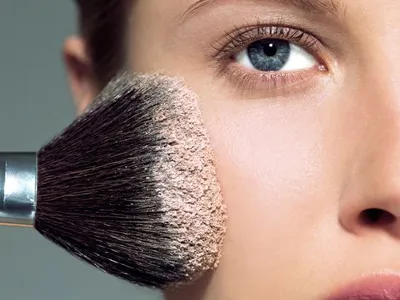pulbere transparent - lucru de neînlocuit în cosmeticiana