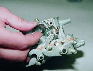instrucțiuni video de reparații carburator VAZ-2106 cu mâinile lor (mâini) Repararea carburator VAZ-2106 cu propriile sale mâini Videotutorial