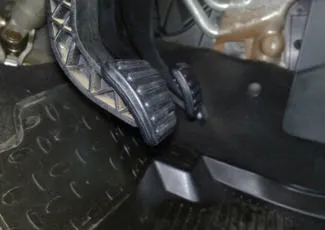 Reglarea pedala de ambreiaj cu mâinile lor (pedala) Reglarea pedala de ambreiaj cu mâinile lor