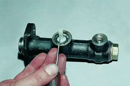 Repararea cilindrului principal ambreiaj pe cont propriu, beneficiile sale automobilist