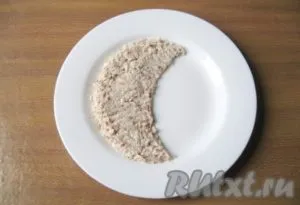 Salata cu omleta si carne de pui - gatiti pas cu pas, cu fotografii