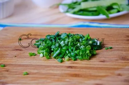 Salata cu ouă de pui și bruiate - un pas cu pas reteta cu fotografii, salate (pui) Salata de pui cu ouă și omletă - un pas cu pas reteta cu fotografii, salate