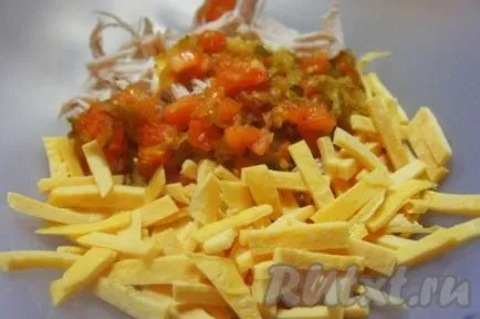 Salata cu omleta si carne de pui - gatiti pas cu pas, cu fotografii