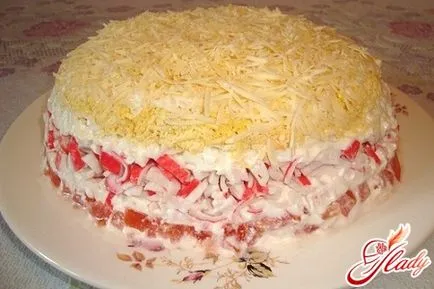 Salata cu rosii si bastoane de crab