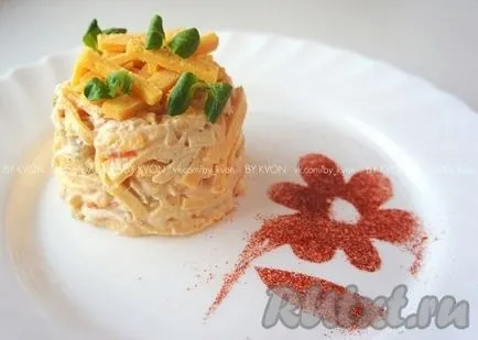 Salata cu omleta si carne de pui - gatiti pas cu pas, cu fotografii