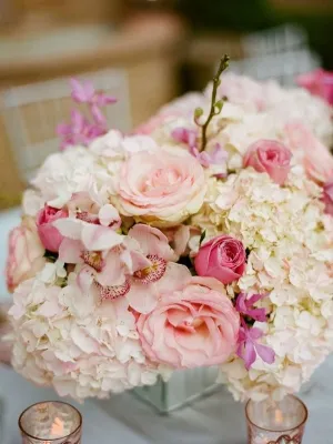 Cele mai populare culori pentru Floristica de nuntă (buchet de mireasa si boutonniere) Cele mai populare culori pentru Floristica de nuntă