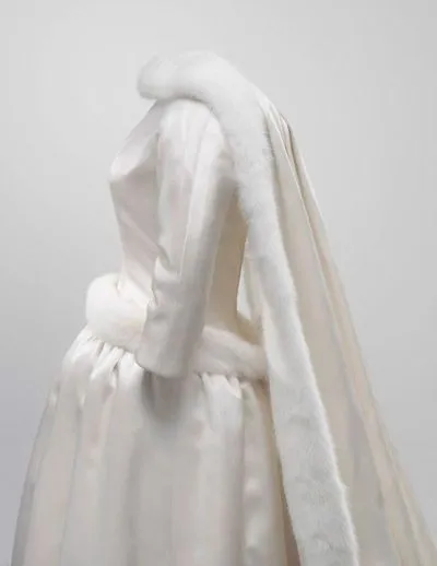 Cel mai faimos rochie de mireasa din istorie (rochie) Cel mai faimos rochie de mireasa din istorie