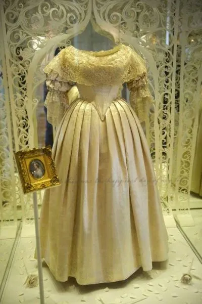 Cel mai faimos rochie de mireasa din istorie (rochie) Cel mai faimos rochie de mireasa din istorie
