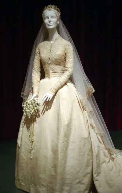 Cel mai faimos rochie de mireasa din istorie (Reginei rochie de mireasa) Cel mai faimos rochie de mireasa din istorie