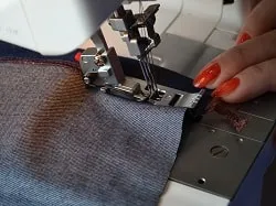 Masina de cusut cu overlock, cusatura overlock pe o mașină de cusut