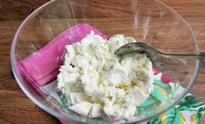 Cheesecakes de rețetă brânză de vaci cu pas cu pas fotografii (fotografii) Cheesecakes de rețetă brânză de vaci cu pas cu pas fotografii
