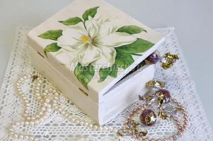 Caseta pentru bijuterii în tehnica decoupage