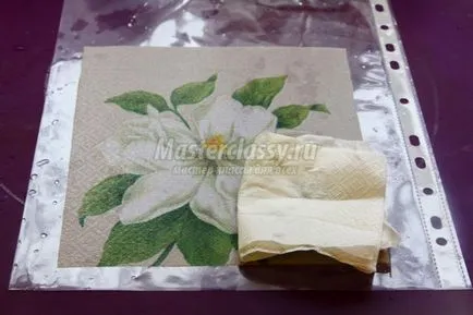 Caseta pentru bijuterii în tehnica decoupage