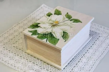 Caseta pentru bijuterii în tehnica decoupage