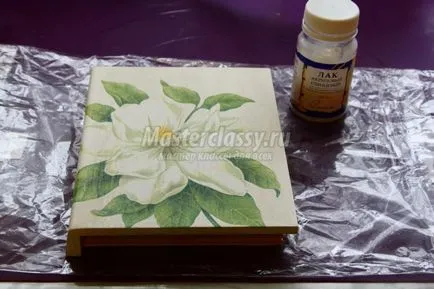 Caseta pentru bijuterii în tehnica decoupage