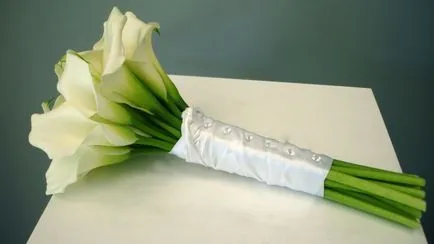 Buchet de crini - și cea mai bună combinație de (ce culori sunt cele mai bune) Buchet de crini - cele mai bune opțiuni și combinații