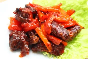Carne de porc cu ardei dulce și roșii (roșii) Carne de porc cu ardei gras și roșii