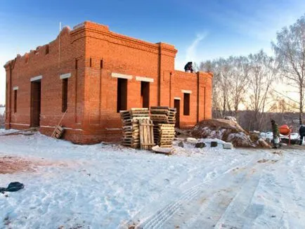 proprii oameni construiesc temple și capele construite