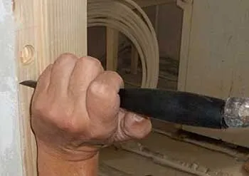 Instalarea și cravată în ușile interioare de blocare cu mâinile lor