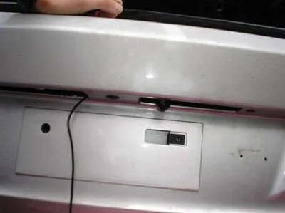 Instalarea pe masina, o camera retrovizoare, meserii pentru automobile (autoturisme) Instalarea pe masina, o camera retrovizoare, meserii pentru automobile