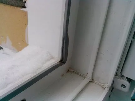 Izolarea termică a ferestrelor din plastic în timpul iernii cu ghidul său mâini (plastic) Izolarea termică a ferestrelor din plastic în timpul iernii cu ghidul său mâinile