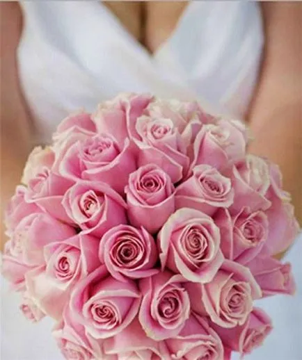 Alegerea flori pentru un buchet de mireasa - sfatul unui florar cu experienta (buchet) Alegerea flori pentru un buchet de mireasa - sfatul unui florar cu experiență