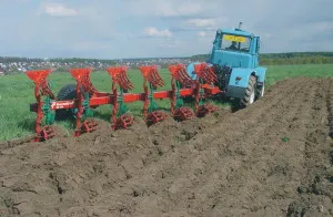 Aratul terenului - o armă de nevoie și dacă nu-Dig video de grădinărit