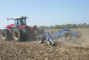 Aratul terenului - o armă de nevoie și dacă nu-Dig video de grădinărit