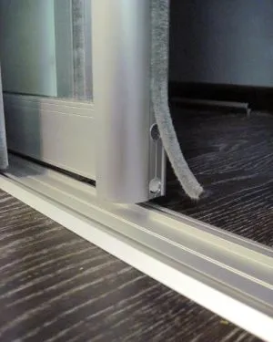 Built-in dulap glisante cu mâinile