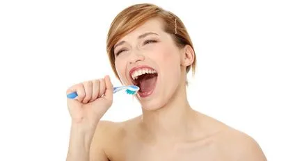 Vrei sa ai o voce moale, bărbați captivante fac exerciții simple (femeie) Vrei sa ai o voce moale, bărbați captivante fac exerciții simple