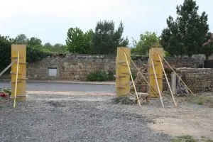 Coloane pentru gard cu mâinile Coloane pentru gard cu mâinile