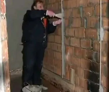 Ca perete de cărămidă tencuită Ca perete de cărămidă tencuită