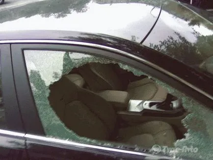 Rupt de sticlă în mașină ce să facă Rupt de sticlă în mașină ce să facă