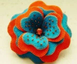 Ca de flori simțit