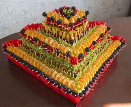 Cât de frumos tăiate de fructe pe masa