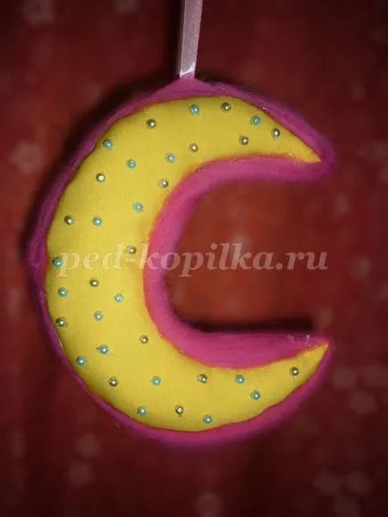 Luna cu mâinile lor