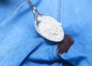 Cum să se spele blugi cu sânge