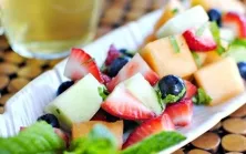 Cât de frumos tăiate de fructe pe masa