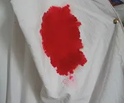Cum să se spele blugi cu sânge Cum să se spele blugi cu sânge
