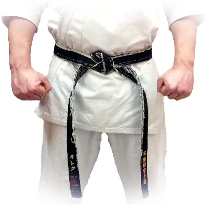 centura de karate ca cravată