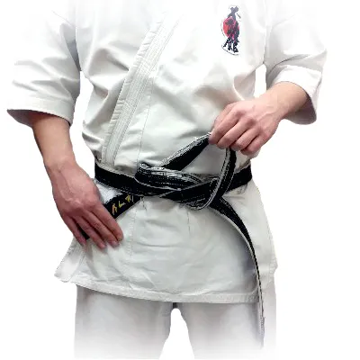 centura de karate ca cravată
