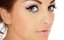 Cum să elaboreze o săgeată creion de ochi