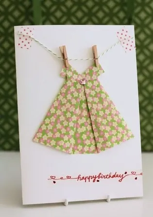 Fa-o carte poștală cu mâinile pentru mama Fa-o carte poștală cu mâinile pentru mama